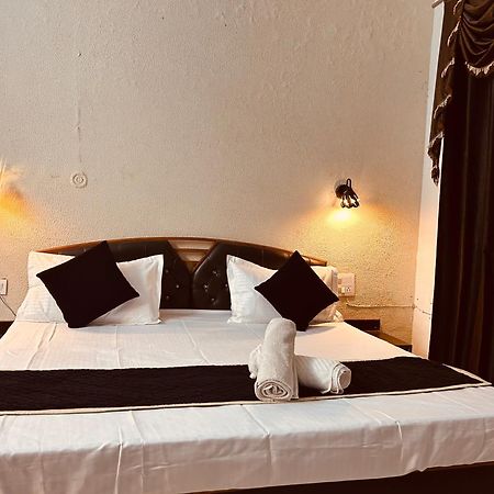 The For You Hotel & Restaurant Rishīkesh Екстериор снимка