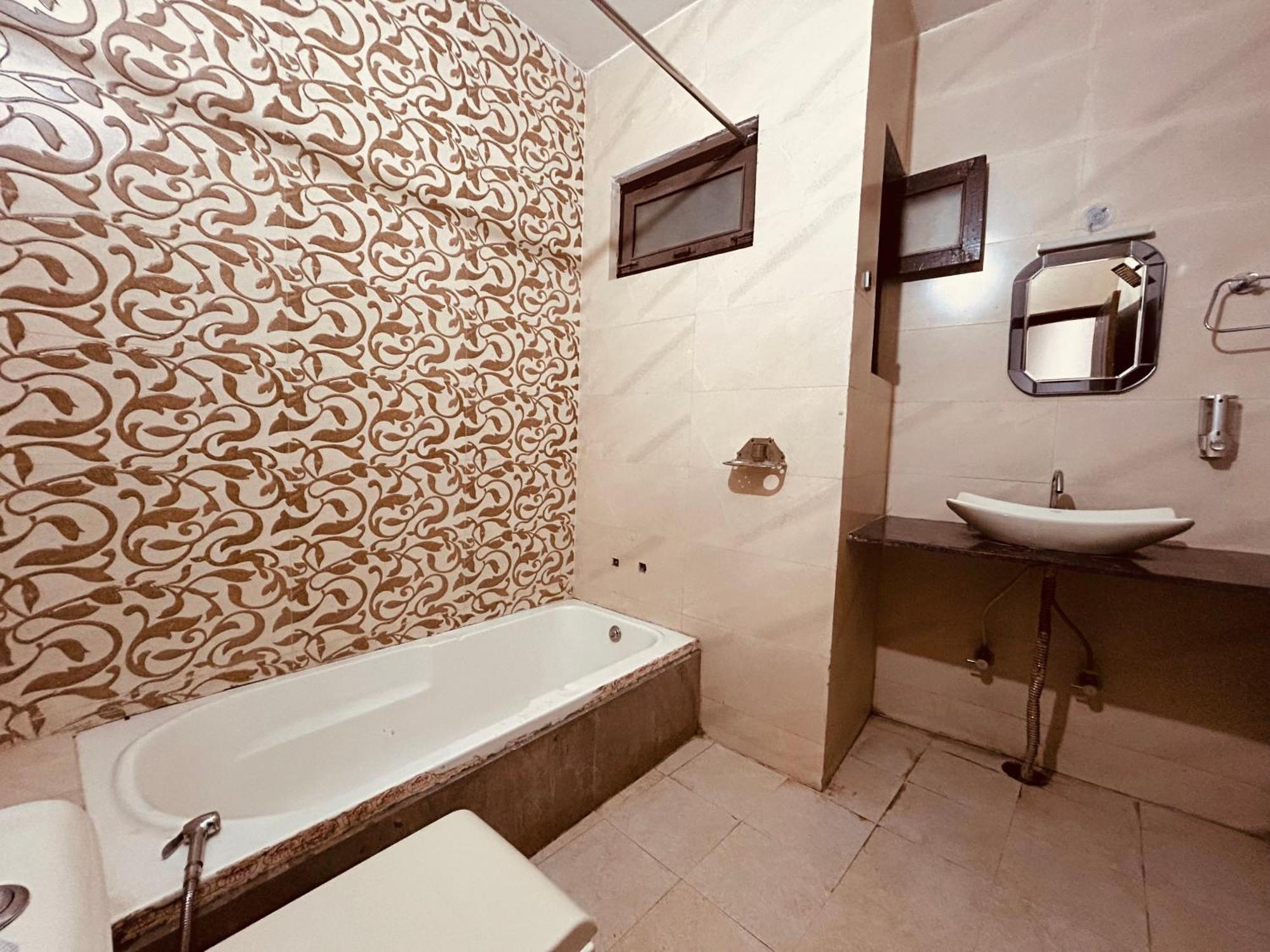 The For You Hotel & Restaurant Rishīkesh Екстериор снимка