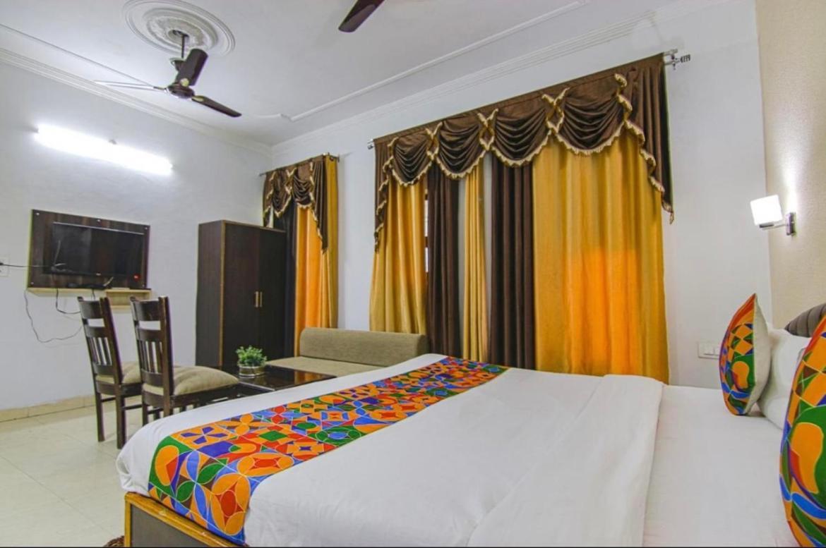The For You Hotel & Restaurant Rishīkesh Екстериор снимка