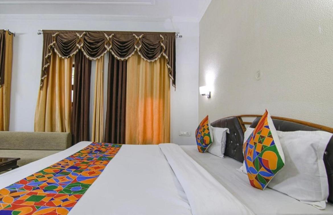 The For You Hotel & Restaurant Rishīkesh Екстериор снимка