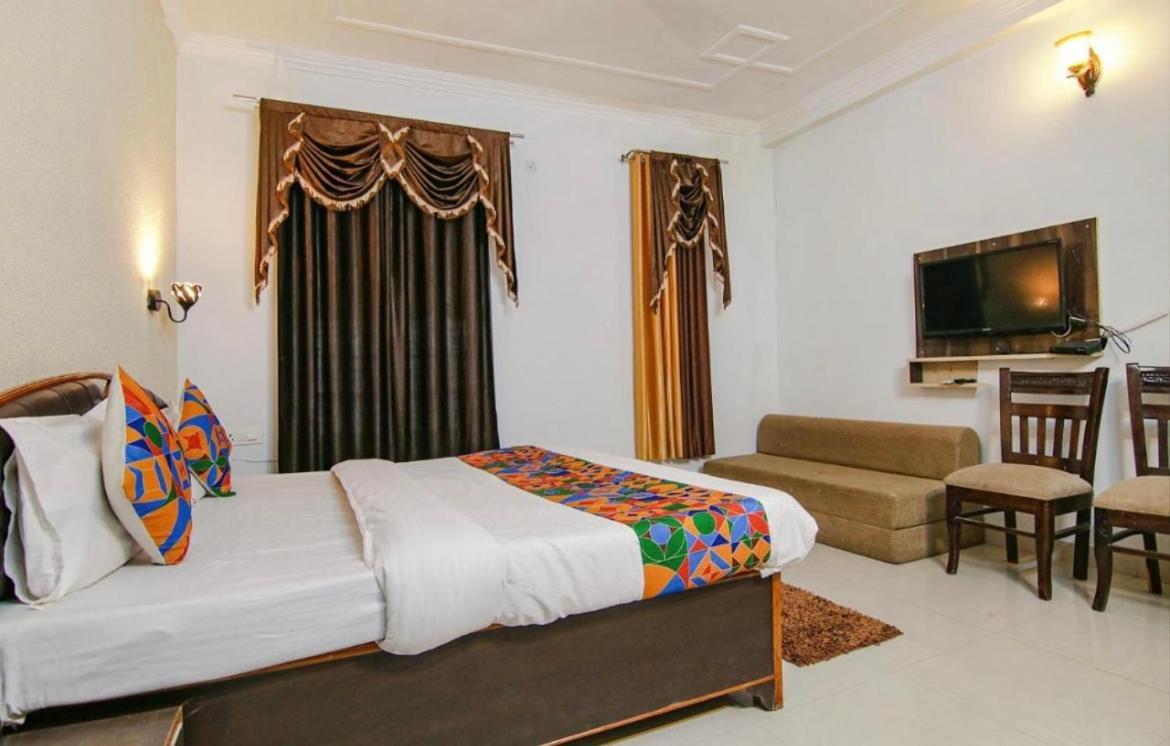 The For You Hotel & Restaurant Rishīkesh Екстериор снимка