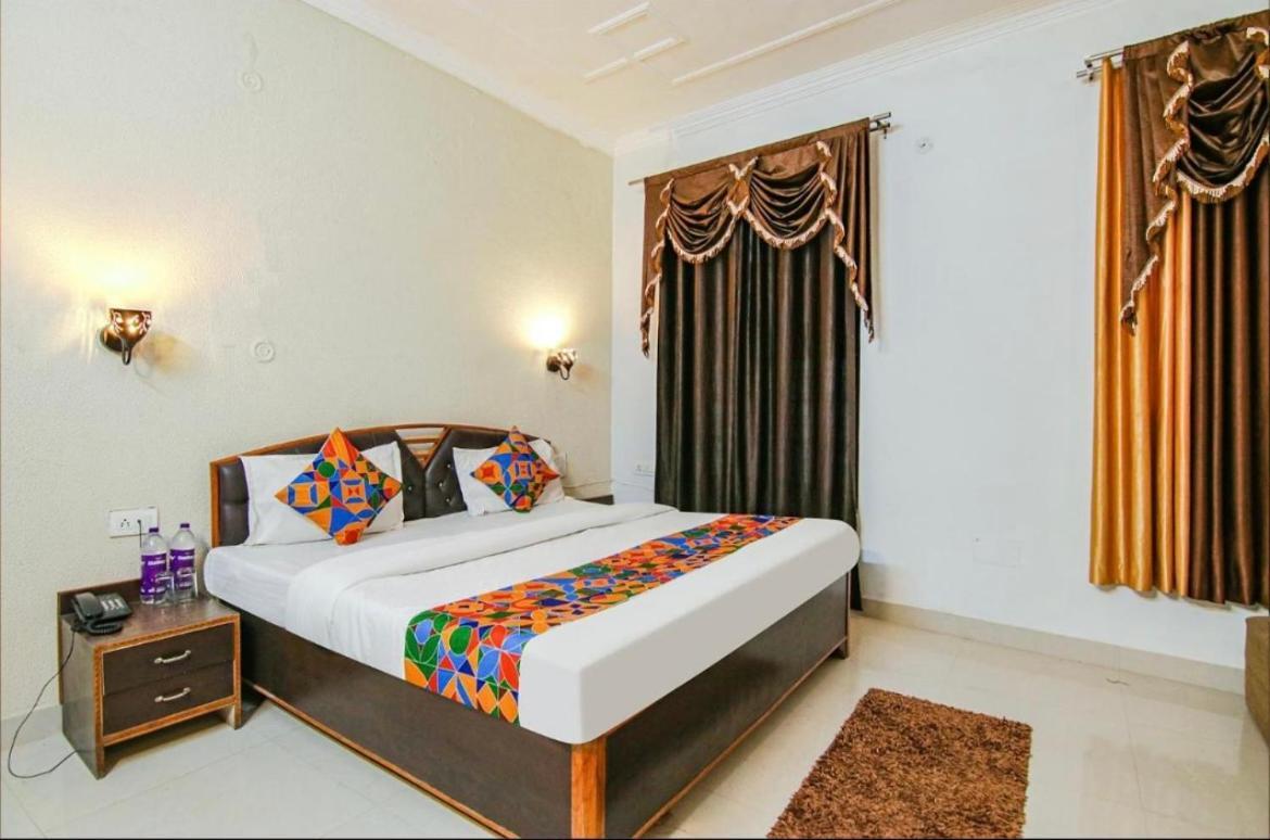 The For You Hotel & Restaurant Rishīkesh Екстериор снимка