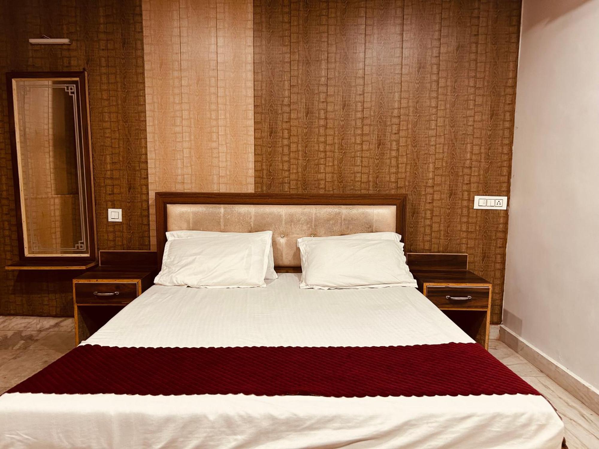The For You Hotel & Restaurant Rishīkesh Екстериор снимка