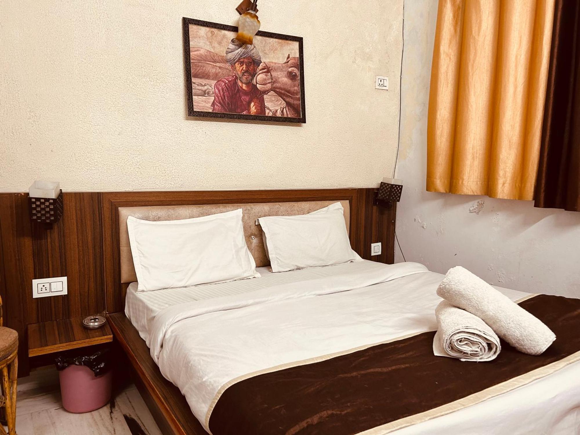 The For You Hotel & Restaurant Rishīkesh Екстериор снимка