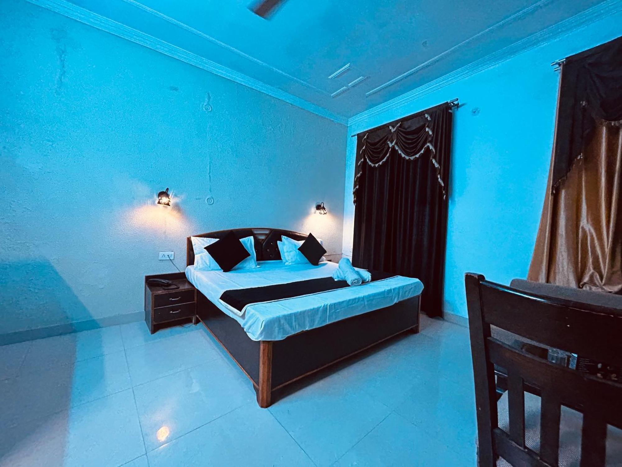The For You Hotel & Restaurant Rishīkesh Екстериор снимка