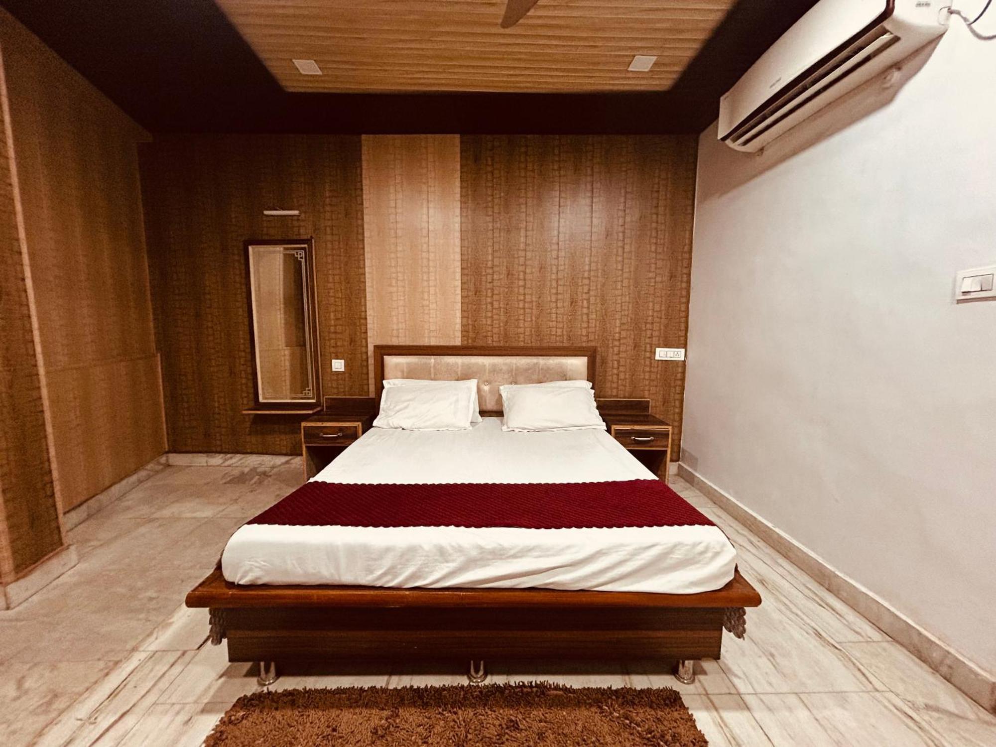 The For You Hotel & Restaurant Rishīkesh Екстериор снимка