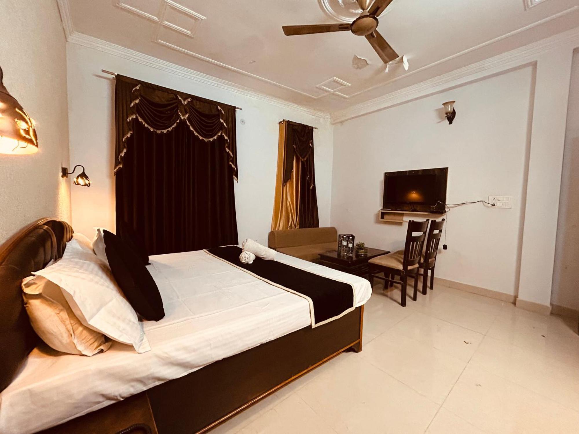The For You Hotel & Restaurant Rishīkesh Екстериор снимка