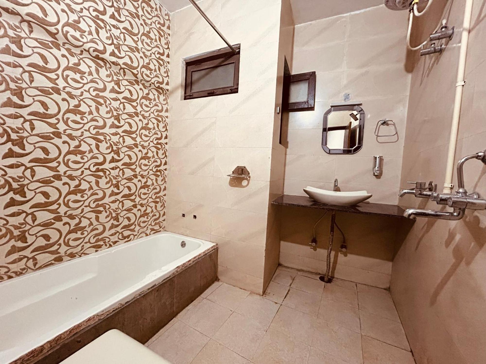 The For You Hotel & Restaurant Rishīkesh Екстериор снимка