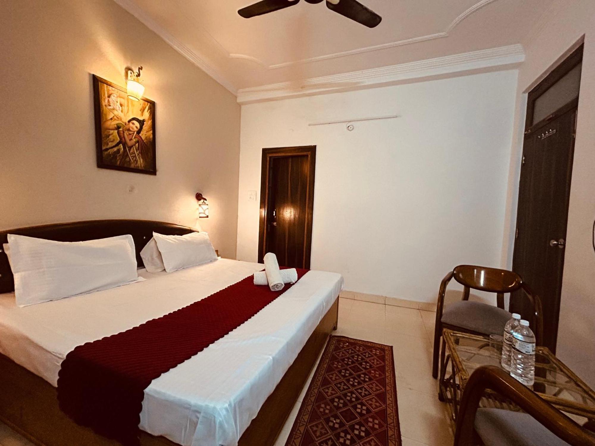 The For You Hotel & Restaurant Rishīkesh Екстериор снимка
