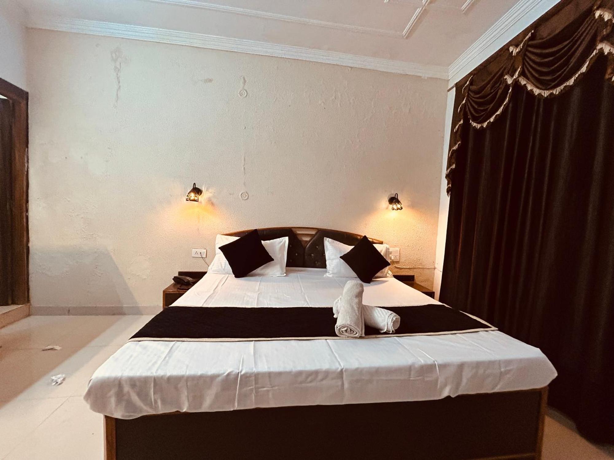 The For You Hotel & Restaurant Rishīkesh Екстериор снимка