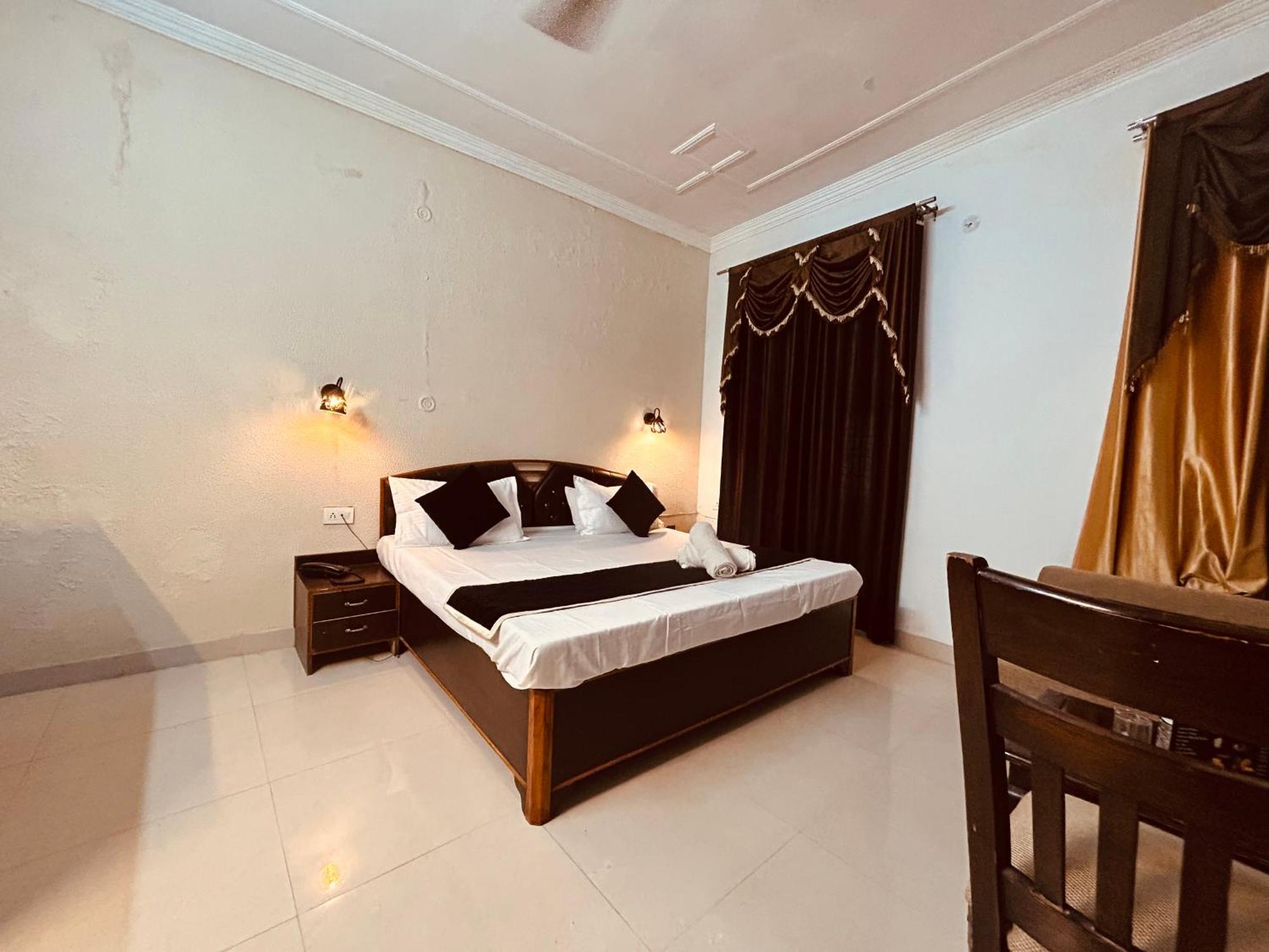The For You Hotel & Restaurant Rishīkesh Екстериор снимка